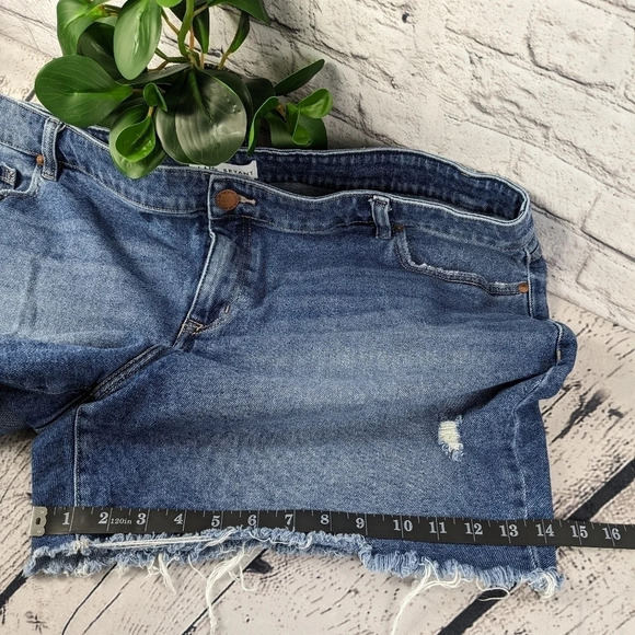 Lane Bryant FLEX magic waistband Signature Fit mid rise boyfriend midi short - Picture 8 of 12